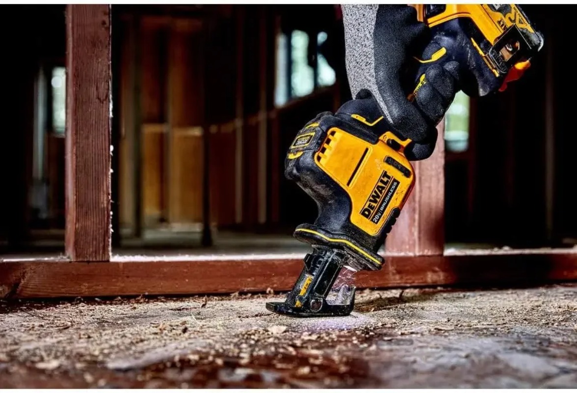DEWALT DCS369 20V MAX* Gergaji - Metal Saw Reciprocating ulasan dan harga